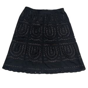 ANNE TAYLOR LACE BLACK SKIRT KNEE LENGTH IN SIZE 6